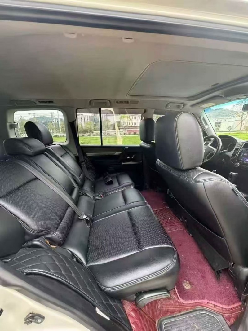 13年防城港三菱帕杰罗