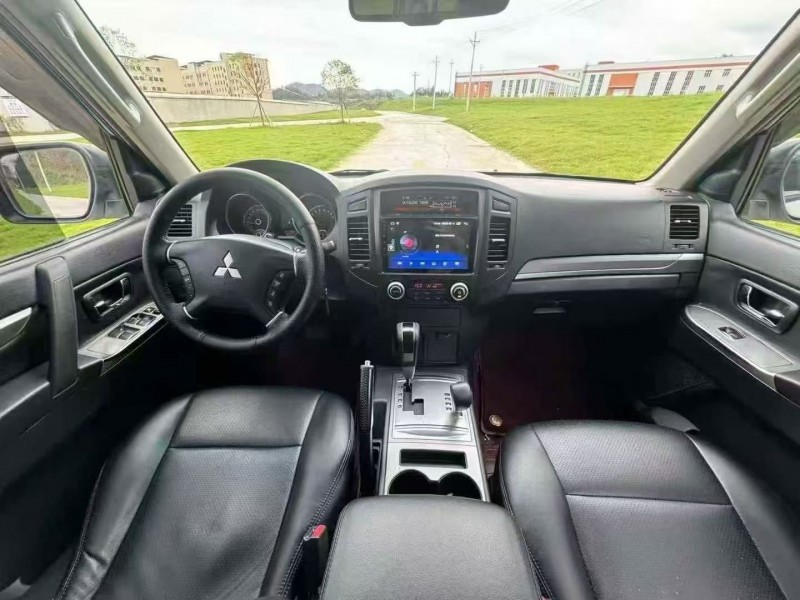 13年防城港三菱帕杰罗