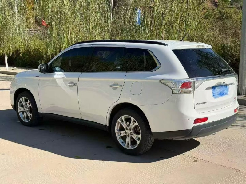 13年枣庄三菱欧蓝德