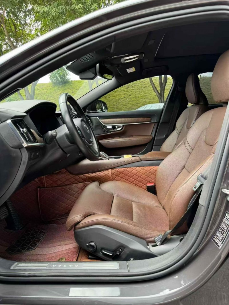 21年重庆市沃尔沃S90