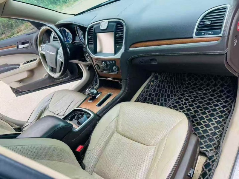 15年青岛克莱斯勒300C