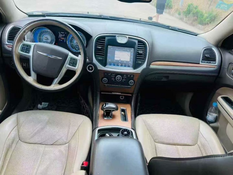 15年青岛克莱斯勒300C