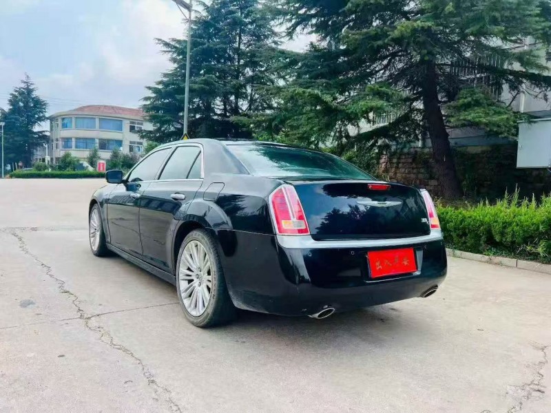 15年青岛克莱斯勒300C