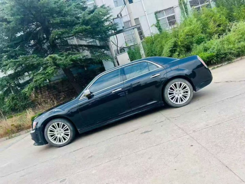 15年青岛克莱斯勒300C