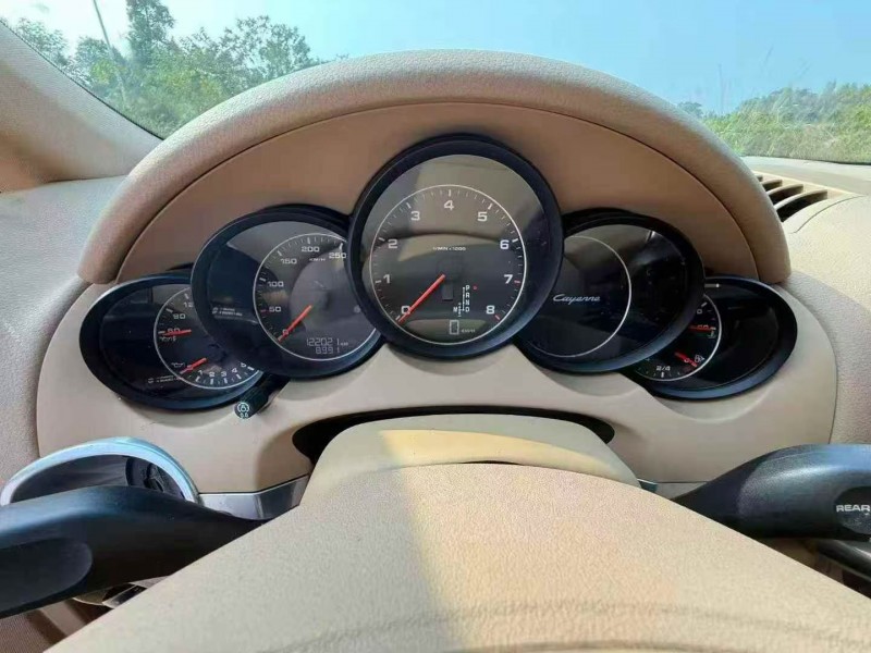 15年邵阳保时捷卡宴