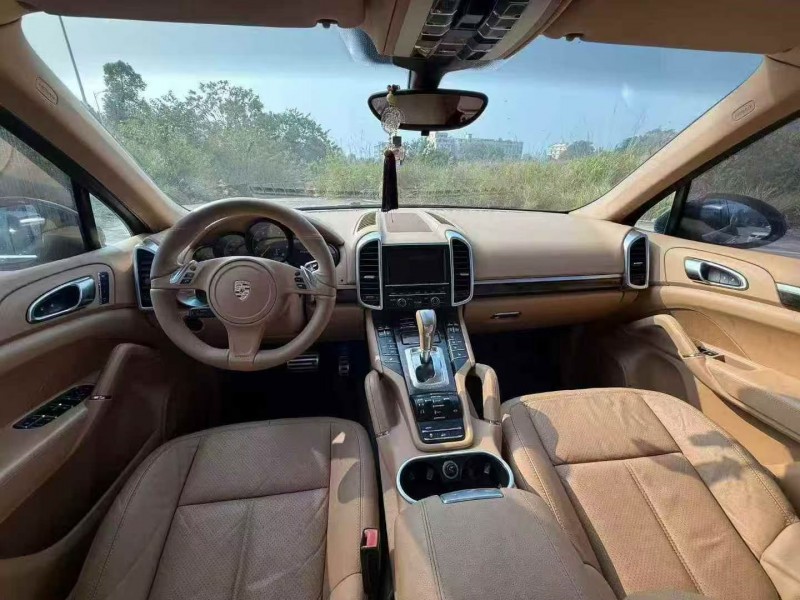 15年邵阳保时捷卡宴