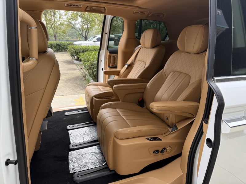 25年济宁岚图汽车梦想家