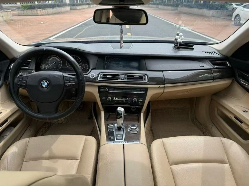 12年珠海宝马7系