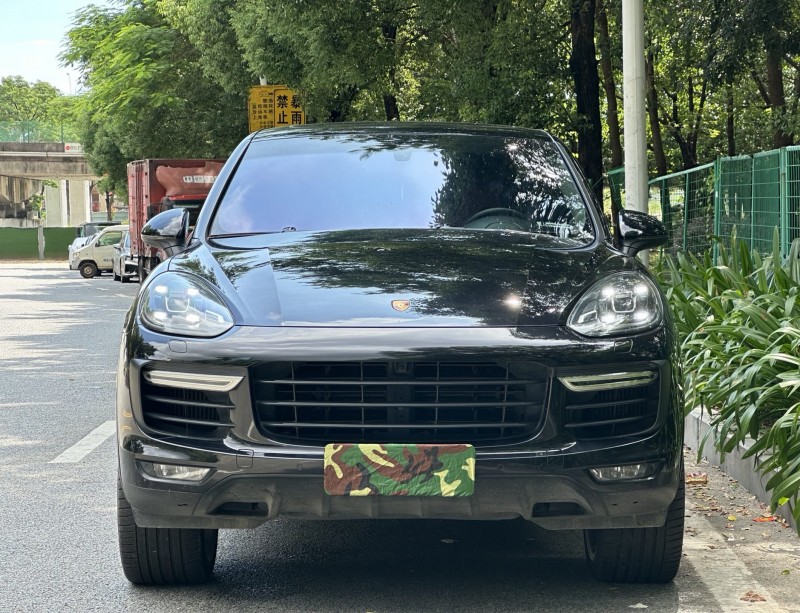 15年东莞市保时捷卡宴