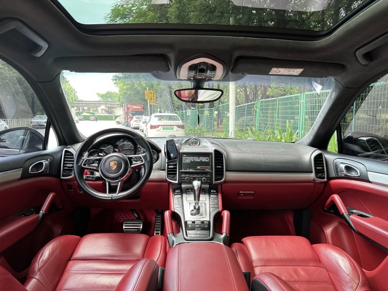 15年东莞市保时捷卡宴