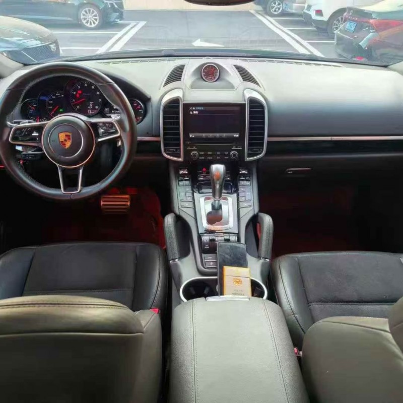 18年秦皇岛保时捷卡宴