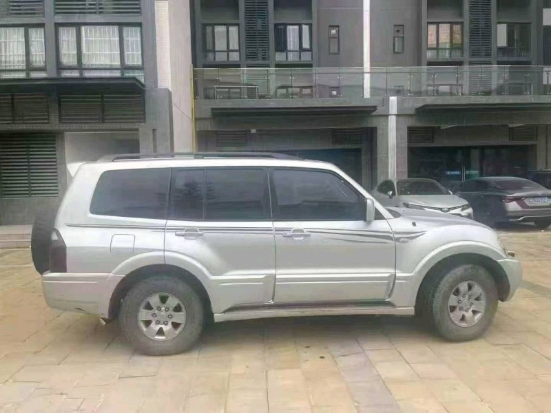 12年深圳三菱帕杰罗