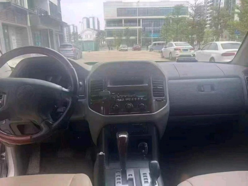 12年深圳三菱帕杰罗