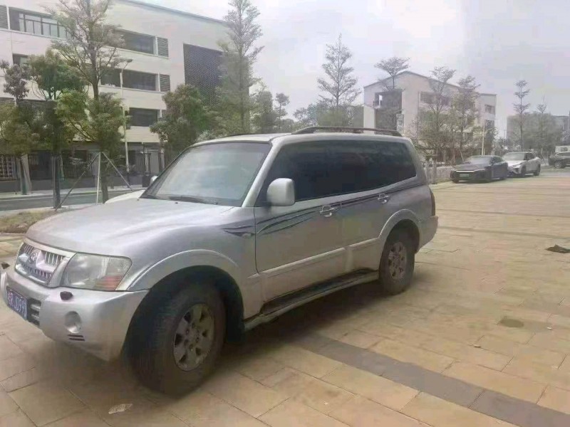 12年深圳三菱帕杰罗