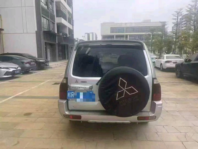 12年深圳三菱帕杰罗