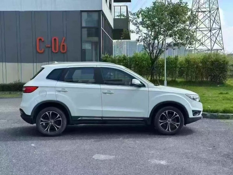 17年广州一汽森雅R7