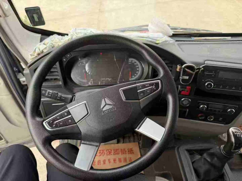 24年徐州卡车系列重汽豪沃