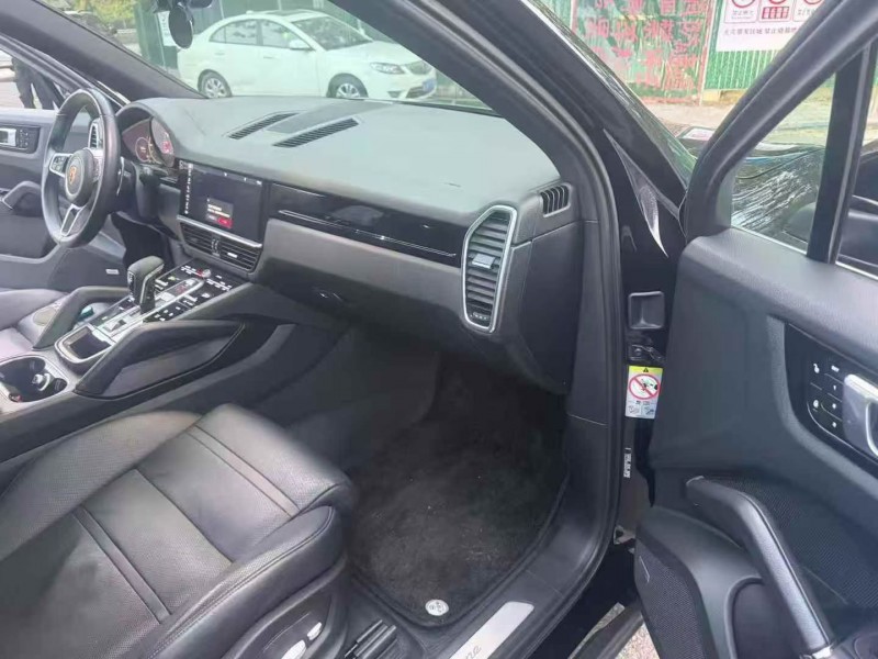 19年十堰保时捷卡宴