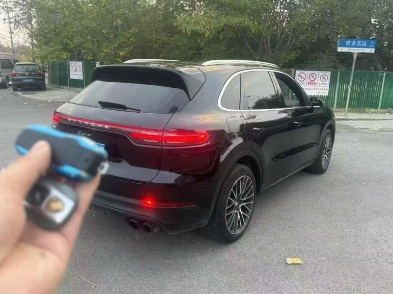 19年十堰保时捷卡宴