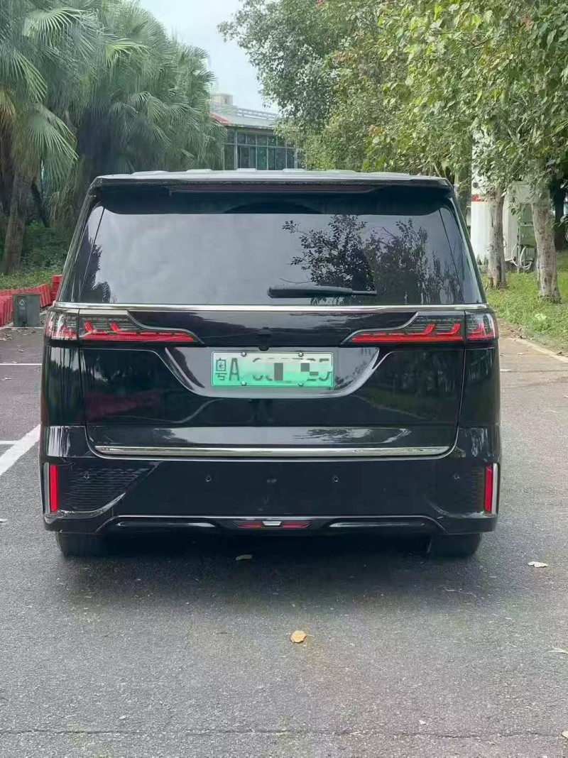 24年深圳岚图汽车梦想家