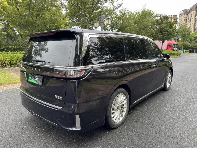 24年盐城岚图汽车梦想家