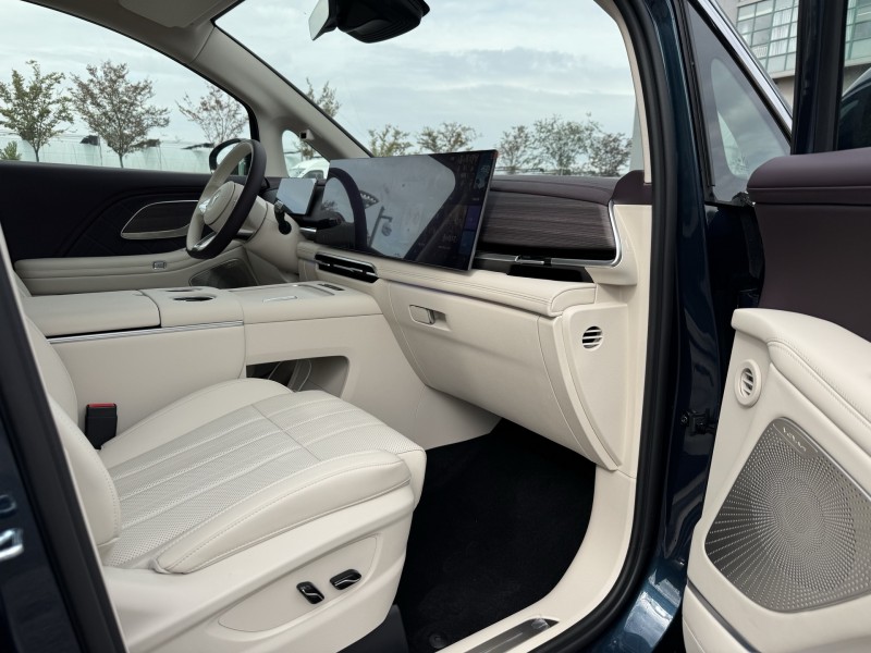 25年盐城岚图汽车梦想家