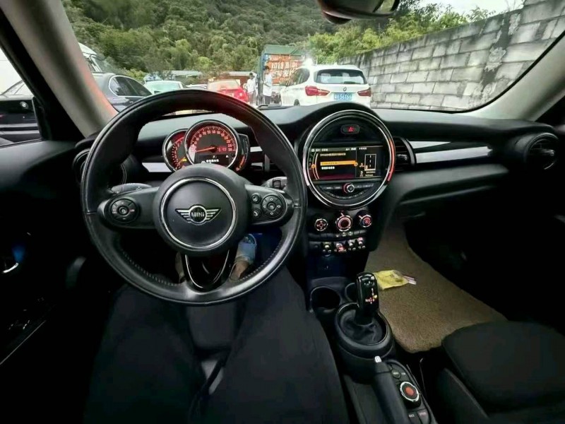 18年韶关宝马MINI