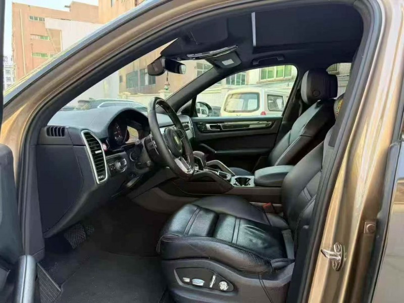 18年珠海保时捷卡宴