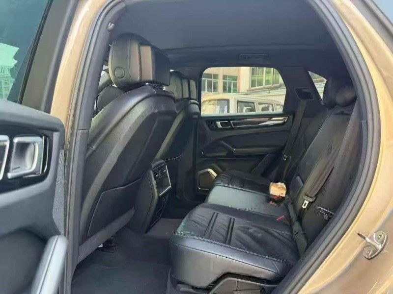 18年珠海保时捷卡宴