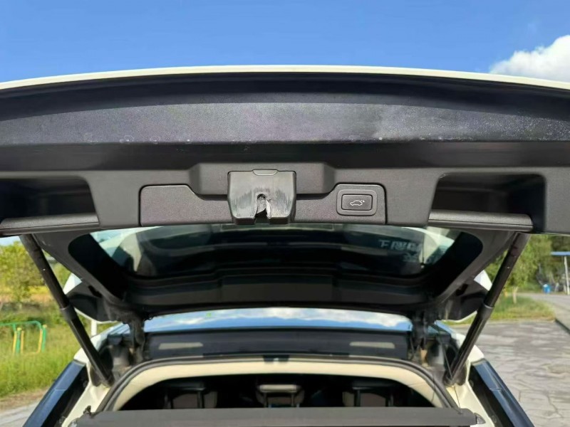 16年厦门路虎揽胜极光