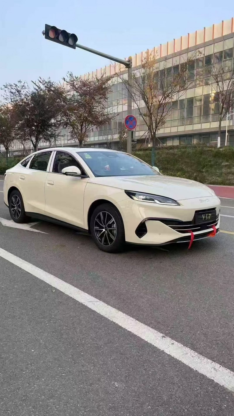 25年青岛比亚迪海豹