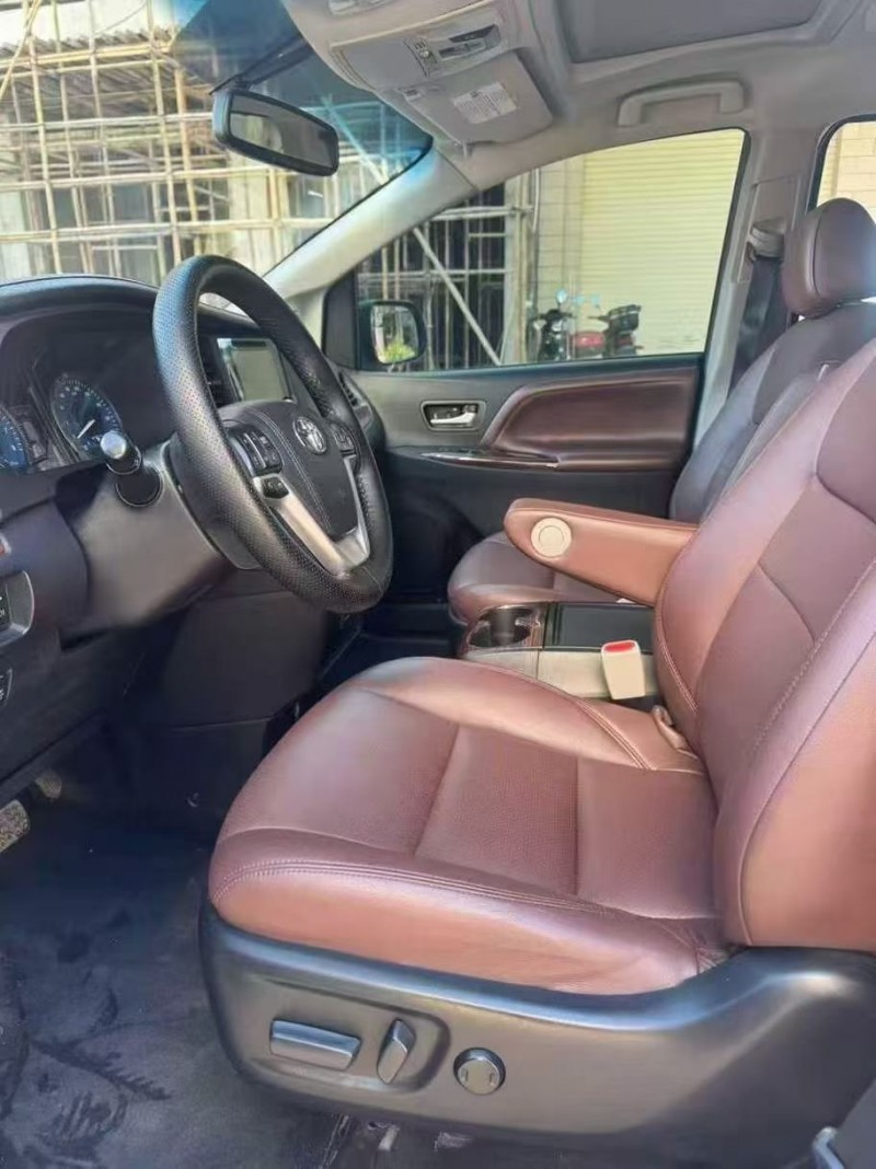 16年梧州丰田塞纳