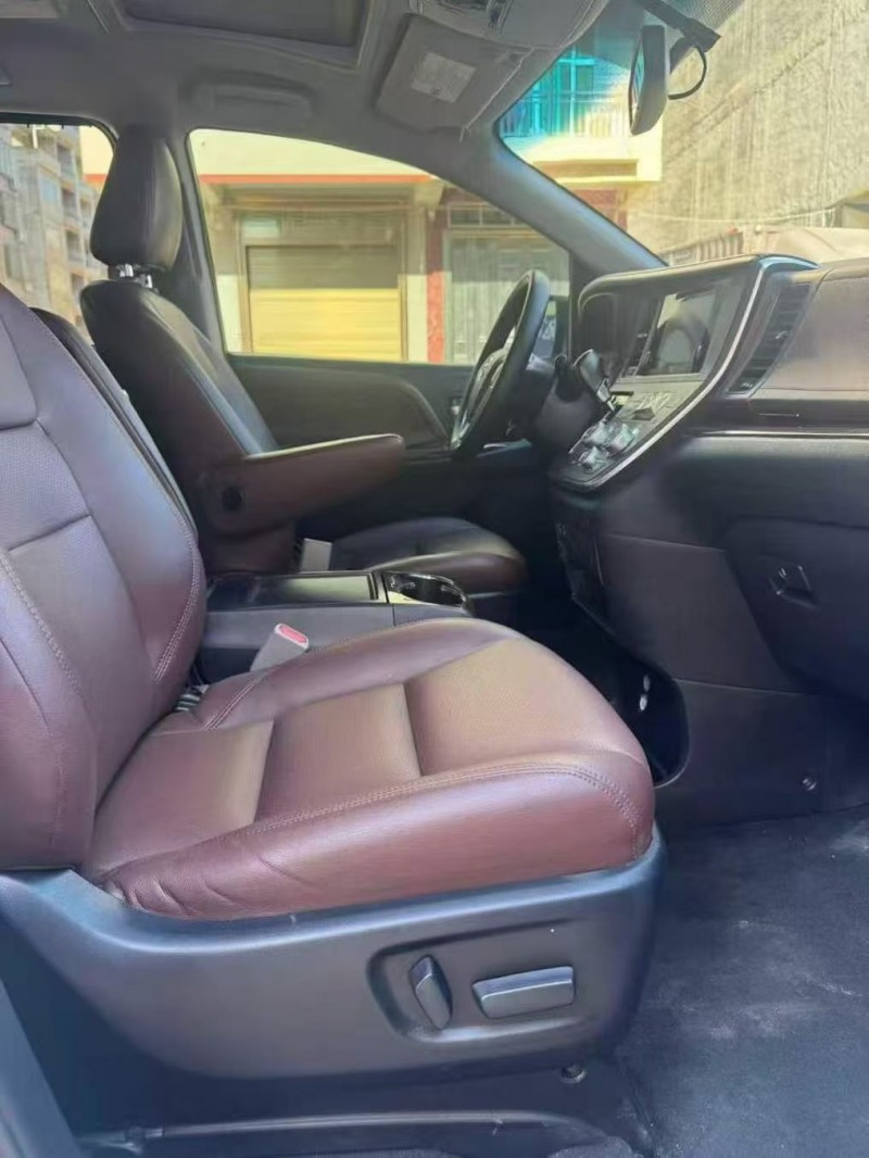 16年梧州丰田塞纳