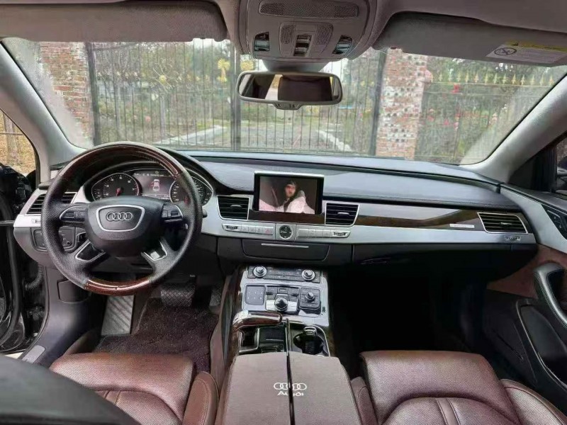 18年威海奥迪A8L