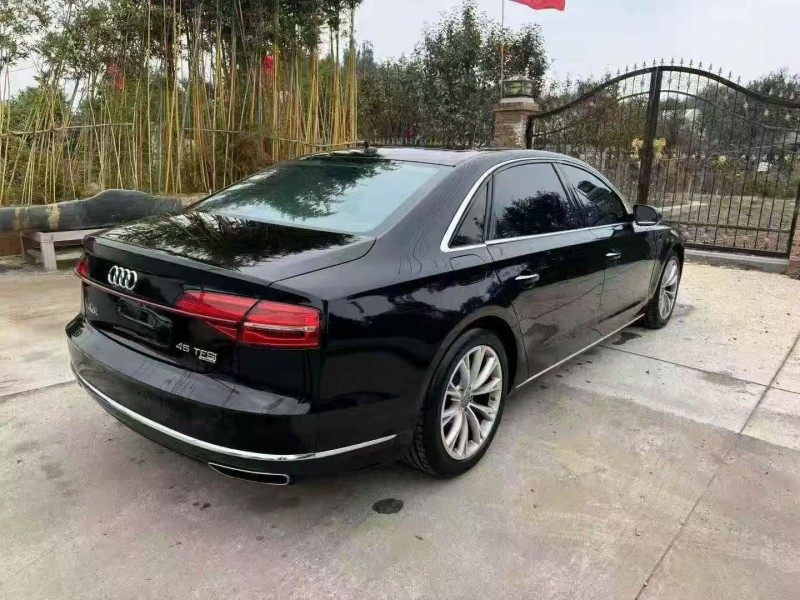 18年威海奥迪A8L