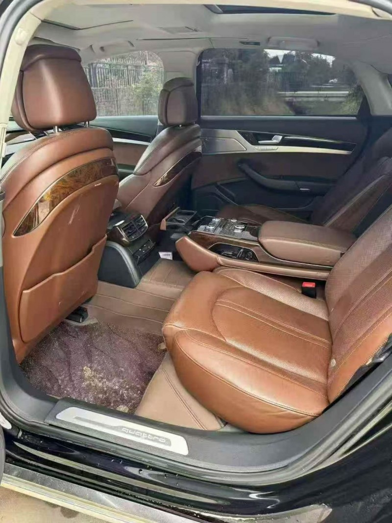 18年威海奥迪A8L