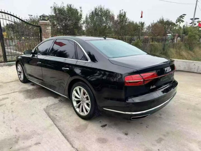 18年威海奥迪A8L