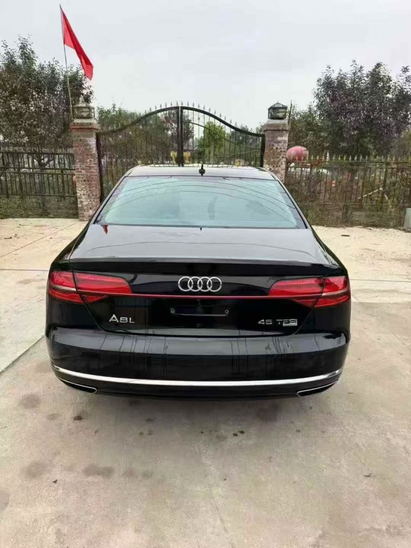 18年威海奥迪A8L