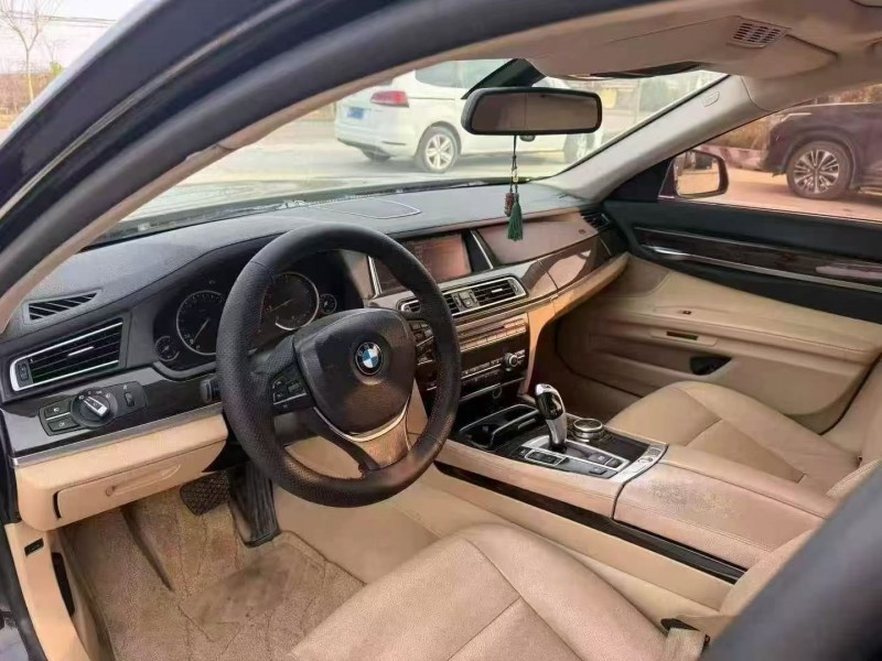 13年荷泽宝马7系