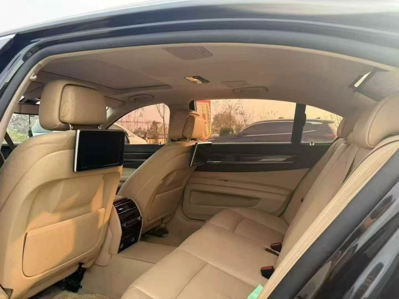 13年荷泽宝马7系