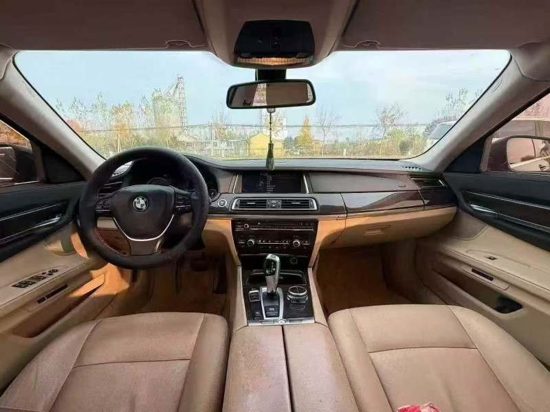 13年荷泽宝马7系