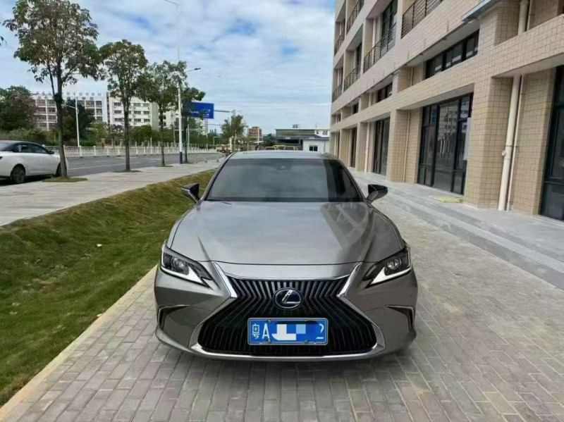 21年湛江雷克萨斯ES