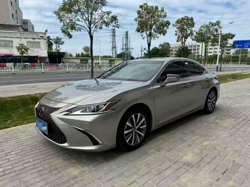 21年湛江雷克萨斯ES