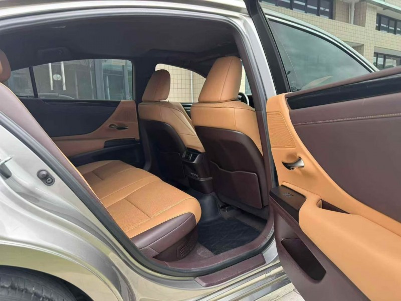 21年湛江雷克萨斯ES