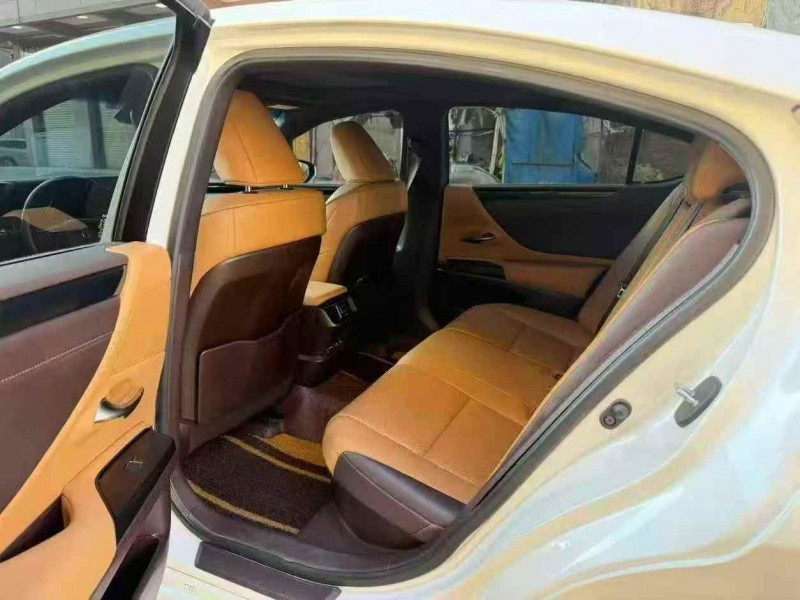 20年梧州雷克萨斯ES