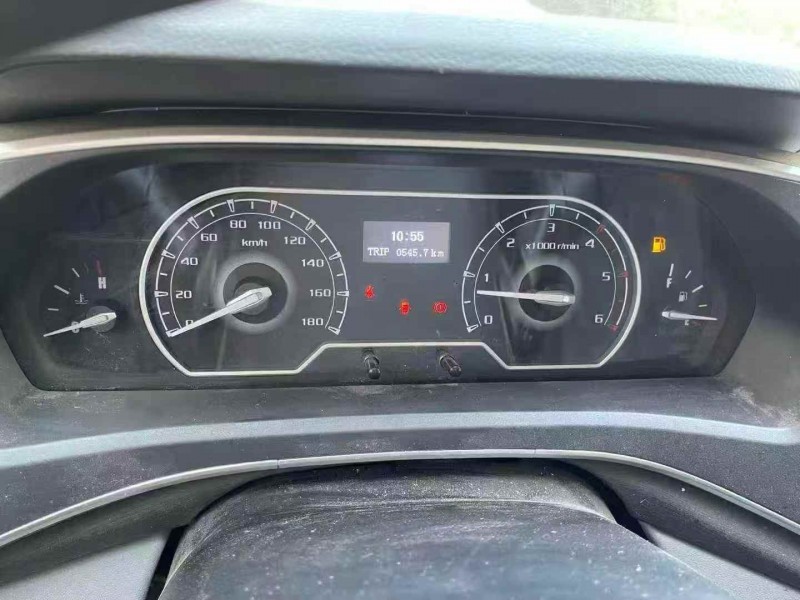 24年济宁大通V80