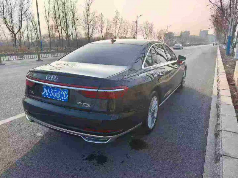 22年荷泽奥迪A8L