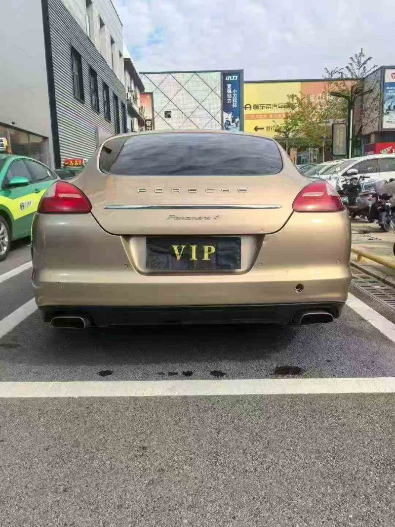 12年宜昌保时捷帕拉梅拉